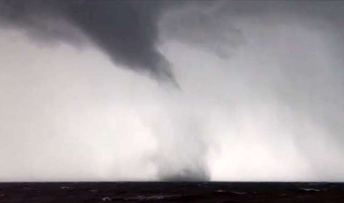 Antalyayı vuran dev hortum otobüsleri devirdi - 8