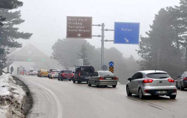 Uludağ'da 11 kilometre tatilci kuyruğu - 2