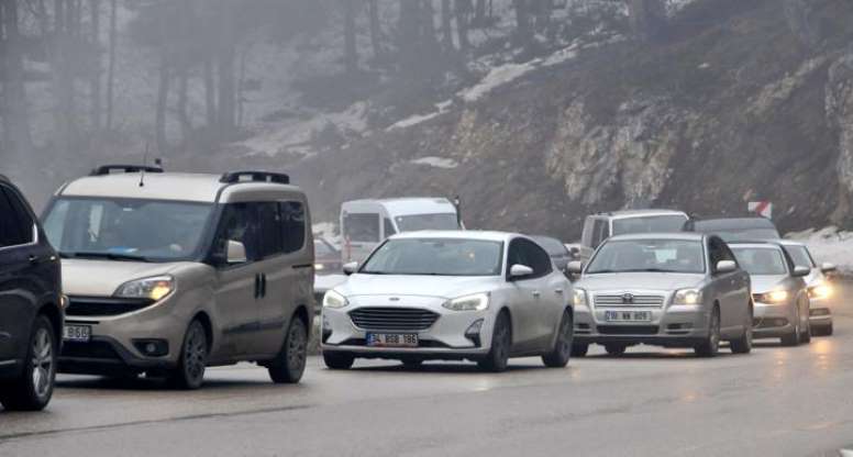 Uludağ'da 11 kilometre tatilci kuyruğu - 3