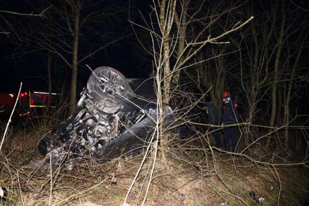 TEM'de kaza: Takla attan araç bariyerleri aşıp şarampole yuvarlandı - 2