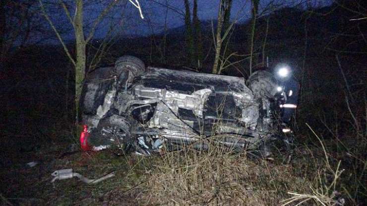 TEM'de kaza: Takla attan araç bariyerleri aşıp şarampole yuvarlandı - 4