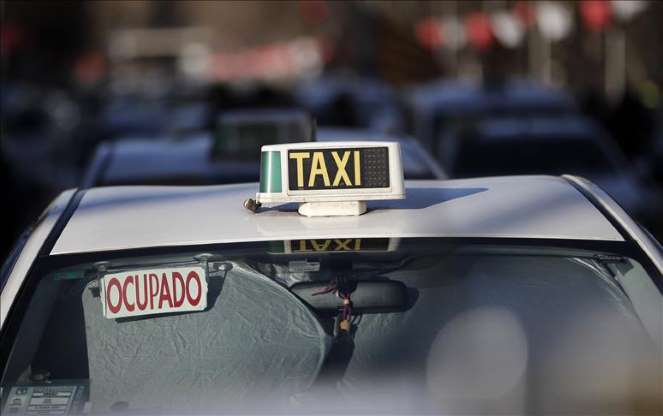 İspanya'da taksiciler süresiz grev başlattı - 1