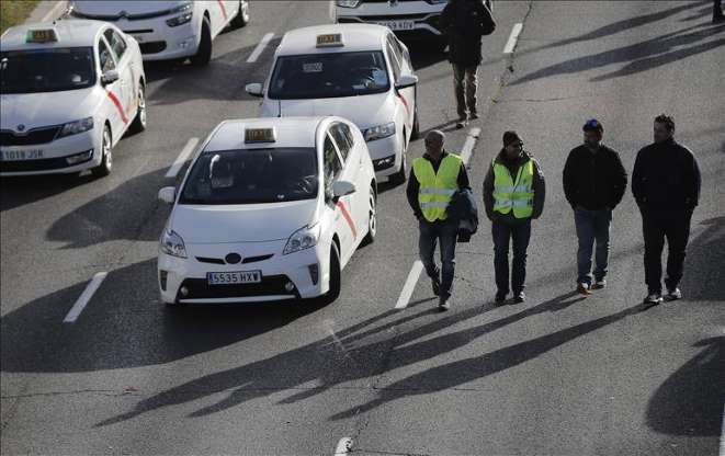 İspanya'da taksiciler süresiz grev başlattı - 7