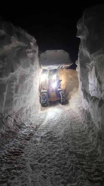 Hakkari'de kar yüksekliği 5 metreyi buldu - 2