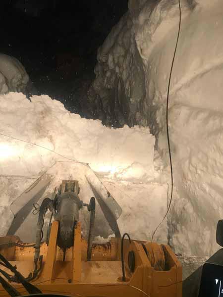 Hakkari'de kar yüksekliği 5 metreyi buldu - 1