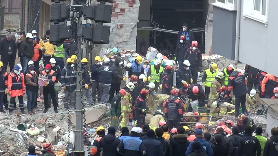 Çöken binadan çıkarılanların kimlikleri açıklandı - 21