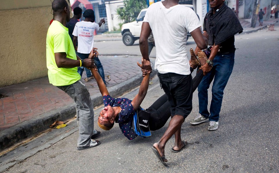 Haiti'de protestoculara sert müdahale: 4 ölü - 30