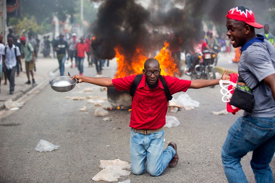 Haiti'de protestoculara sert müdahale: 4 ölü - 35