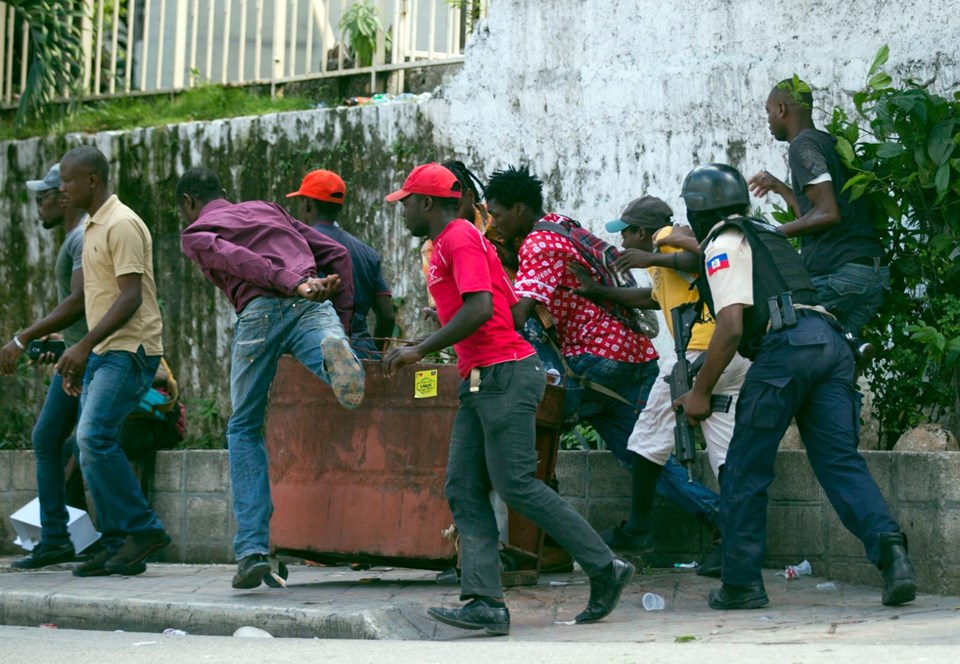 Haiti'de protestoculara sert müdahale: 4 ölü - 34