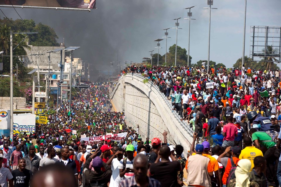 Haiti'de protestoculara sert müdahale: 4 ölü - 36