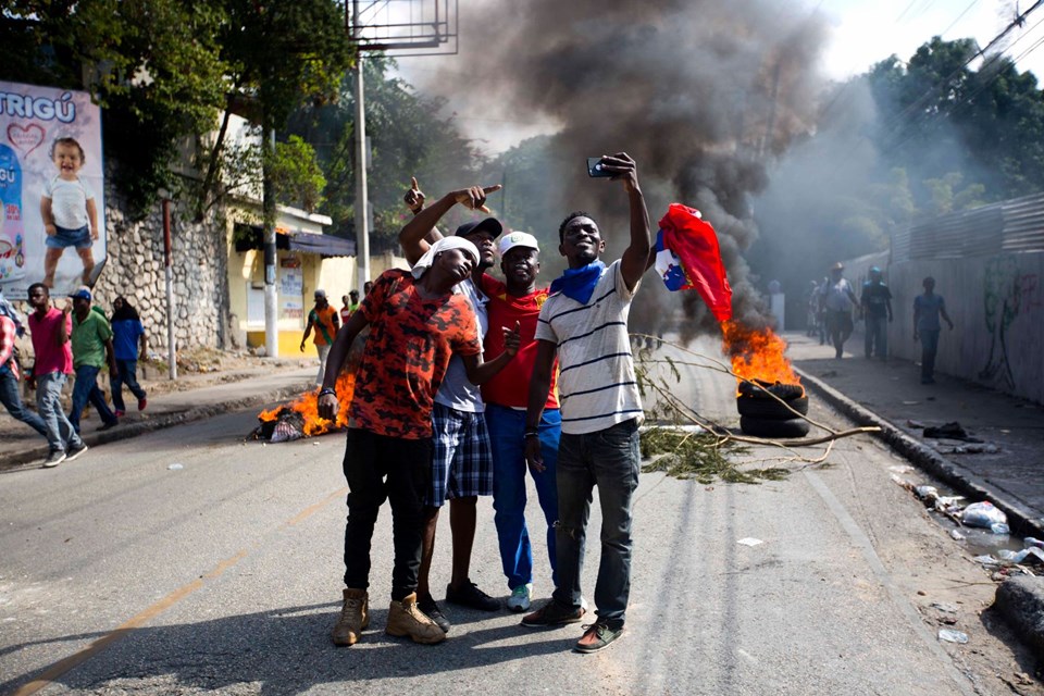Haiti'de protestoculara sert müdahale: 4 ölü - 39