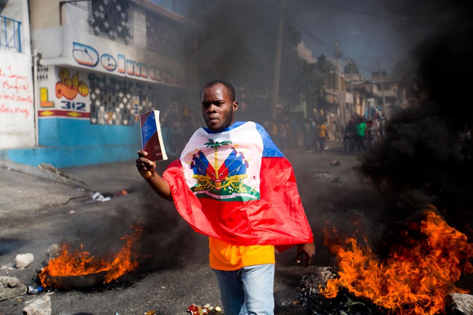 Haiti'de protestoculara sert müdahale: 4 ölü - 43