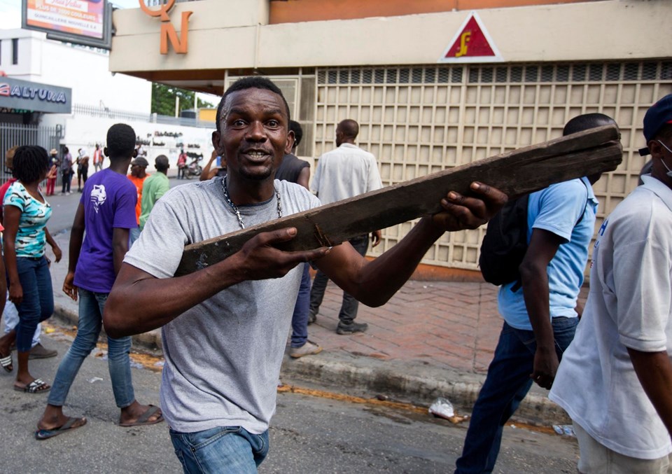 Haiti'de protestoculara sert müdahale: 4 ölü - 45