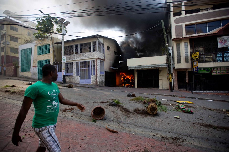 Haiti'de protestoculara sert müdahale: 4 ölü - 49