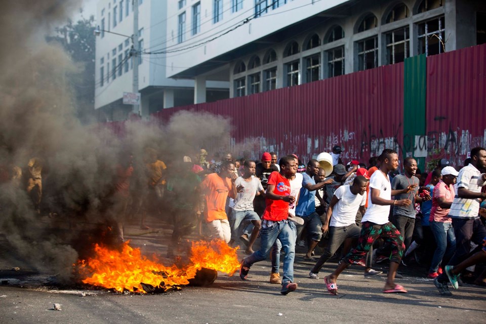 Haiti'de protestoculara sert müdahale: 4 ölü - 63