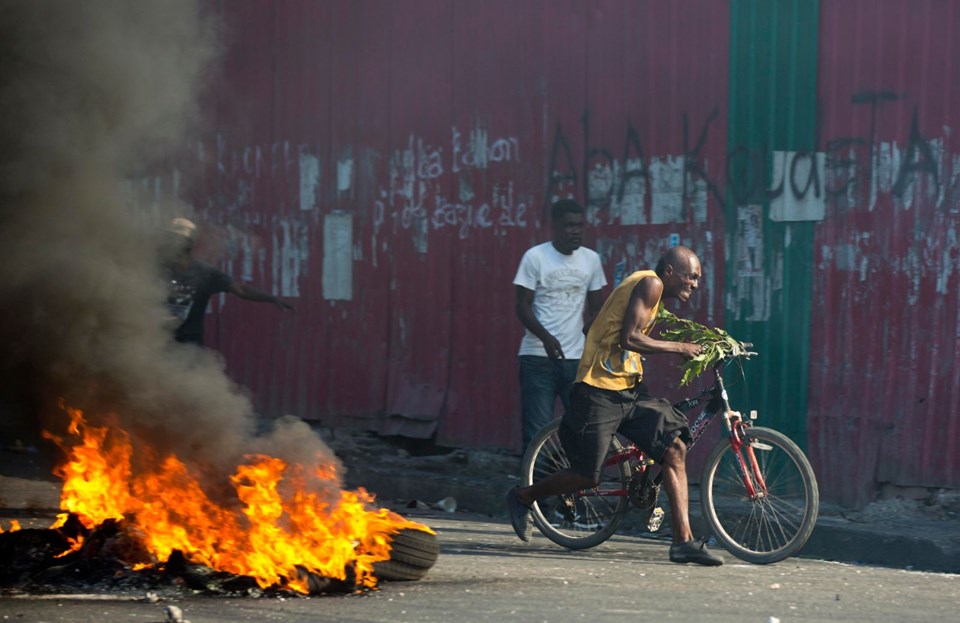 Haiti'de protestoculara sert müdahale: 4 ölü - 64