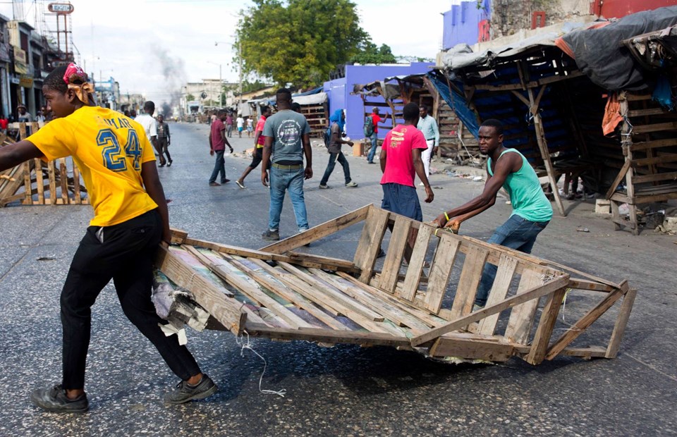 Haiti'de protestoculara sert müdahale: 4 ölü - 75