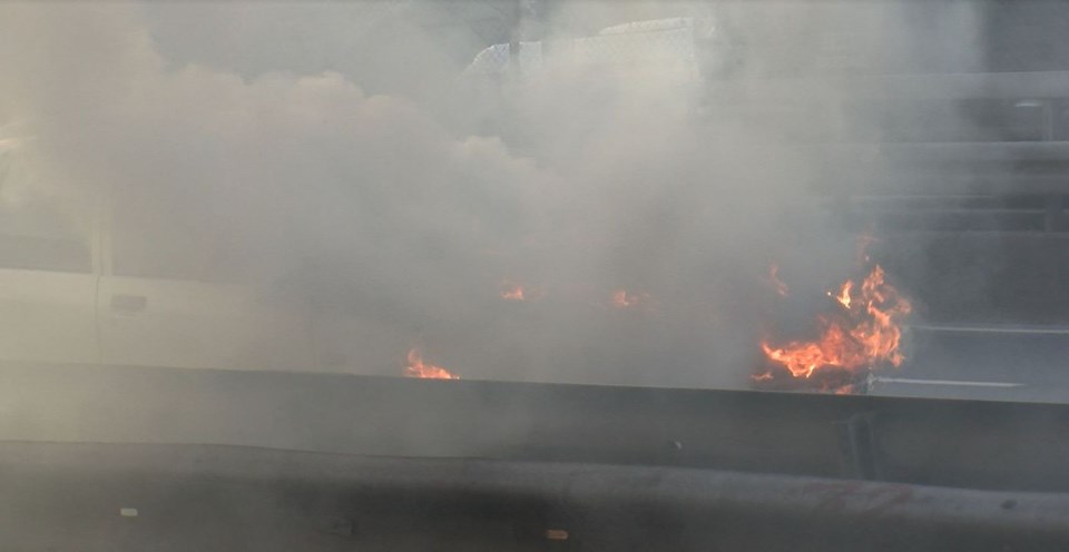 E-5'te seyir halindeki otomobil alev aldı - 2