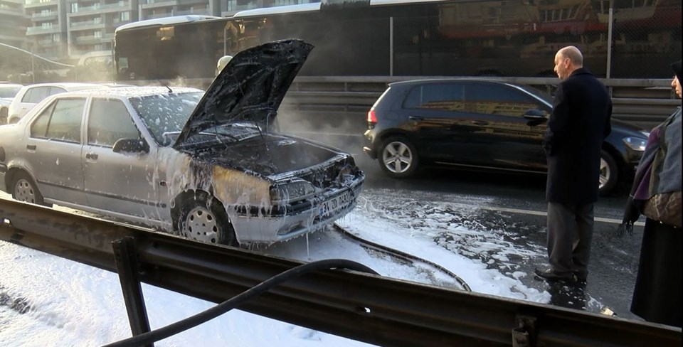 E-5'te seyir halindeki otomobil alev aldı - 5