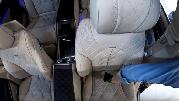 Mercdes-Benz S-Class koltuğundaki kesip içine baktılar - 2
