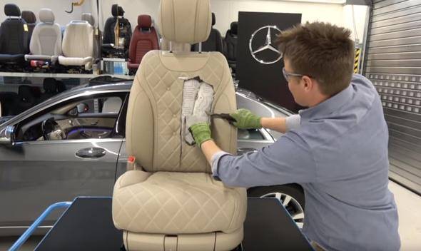 Mercdes-Benz S-Class koltuğundaki kesip içine baktılar - 5