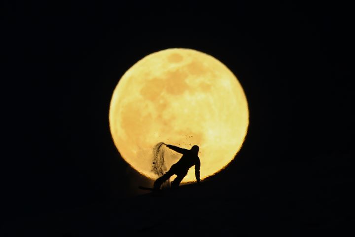 Yılın ilk 'Süper Ayı' görüntülendi - 24