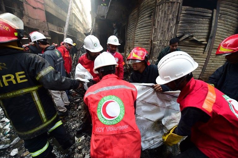 Bangladeş'te büyük yangın, 69 kişi hayatını kaybetti - 12