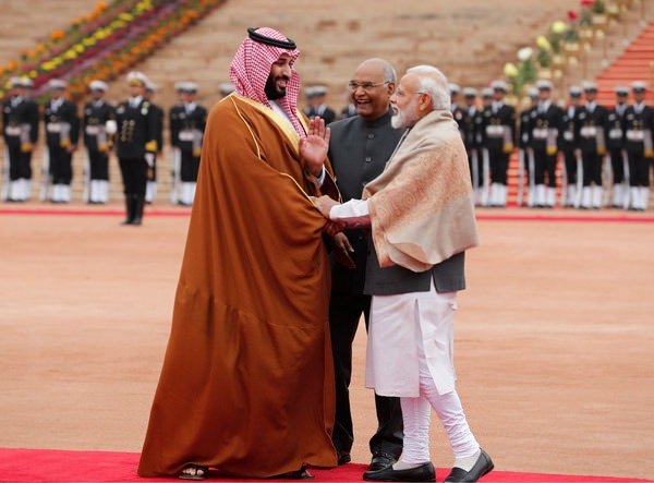 Dünya, bu sıra dışı karşılaşmayı konuşuyor - 18