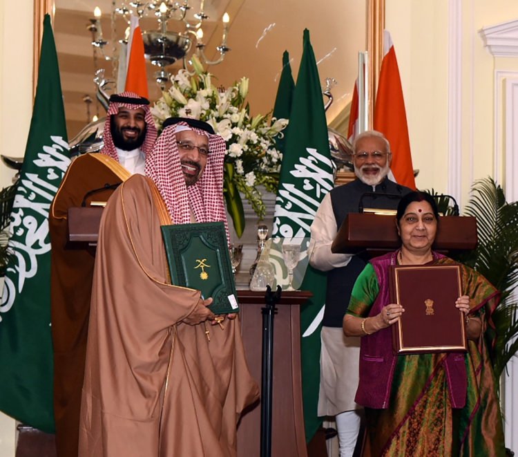 Dünya, bu sıra dışı karşılaşmayı konuşuyor - 36