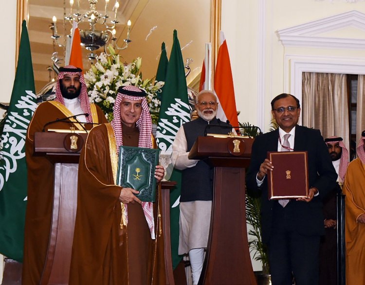 Dünya, bu sıra dışı karşılaşmayı konuşuyor - 38