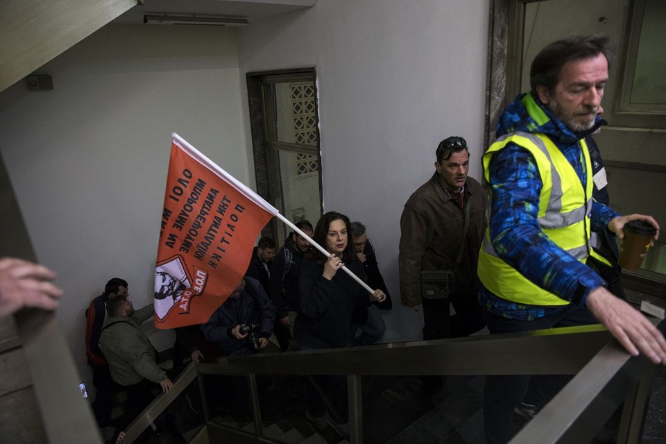 Göstericiler parlamentoyu bastı - 3