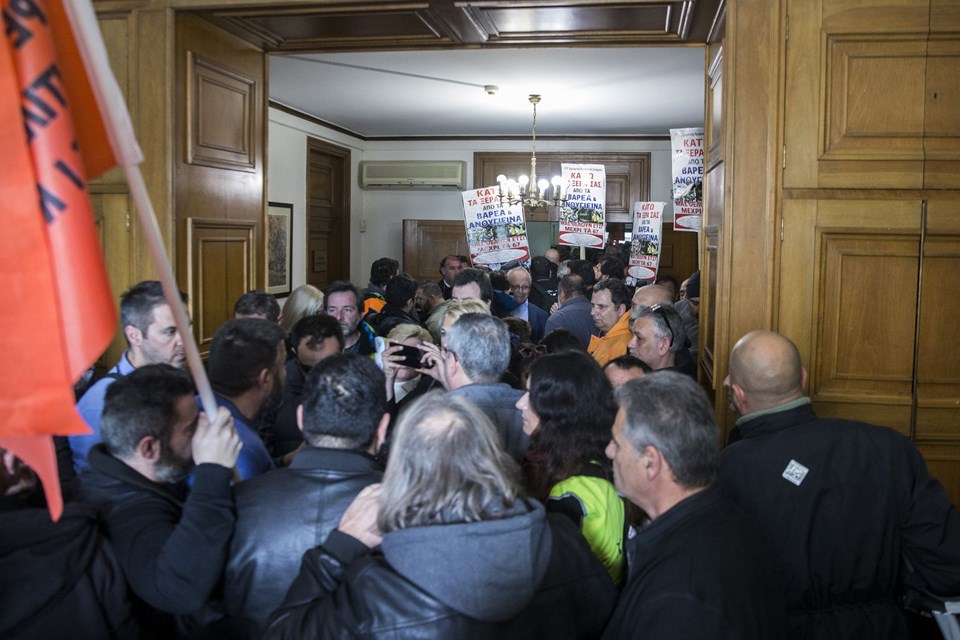 Göstericiler parlamentoyu bastı - 4