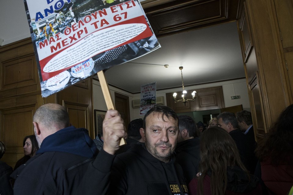 Göstericiler parlamentoyu bastı - 8