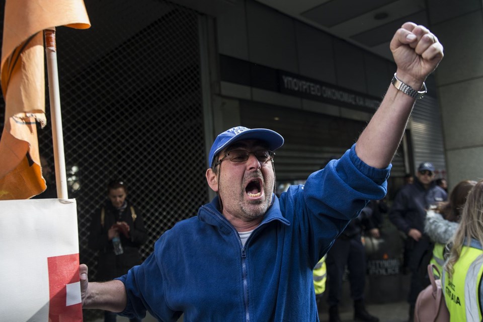 Göstericiler parlamentoyu bastı - 11