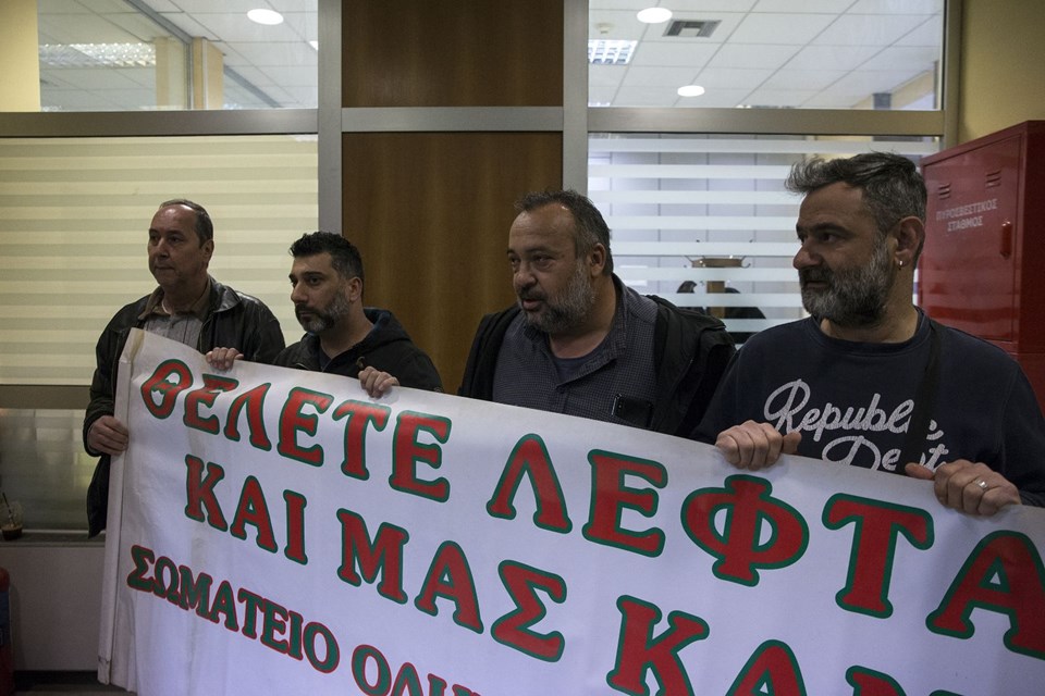 Göstericiler parlamentoyu bastı - 12