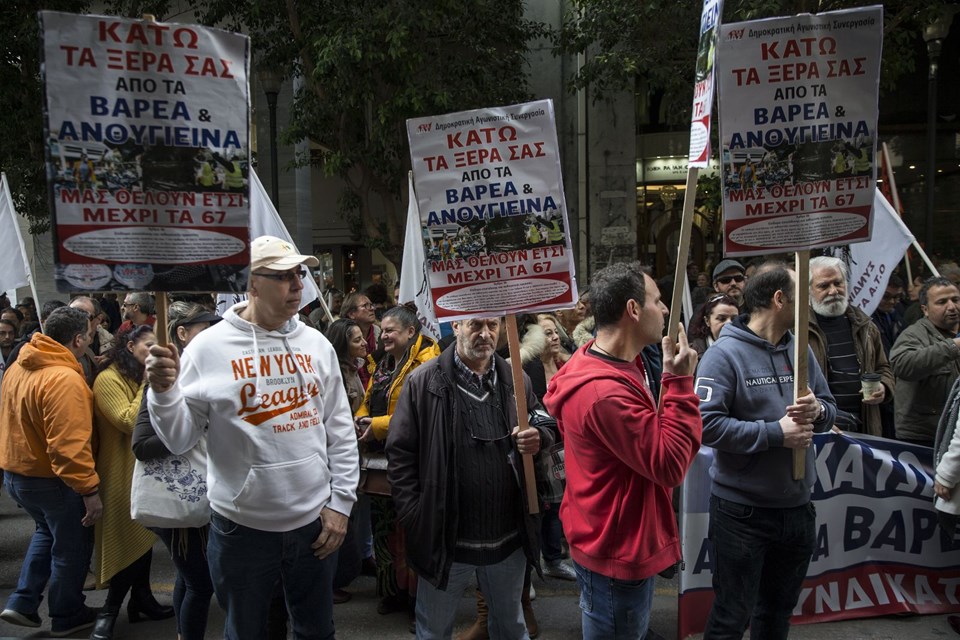 Göstericiler parlamentoyu bastı - 15