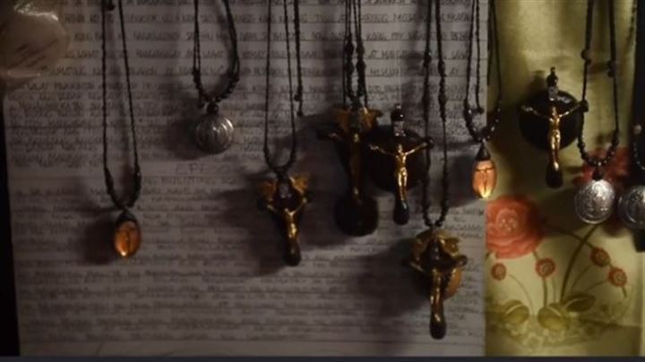 Mezarları açıp ölülerin diz kapaklarını çalıyor - 5