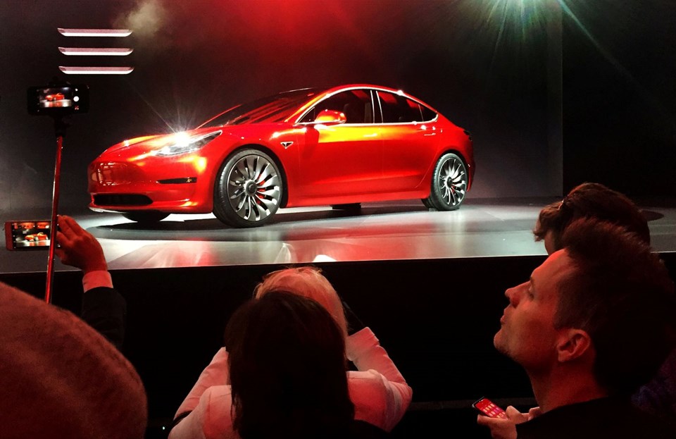 Tesla 'uygun fiyatlı' modelini piyasaya sundu - 2
