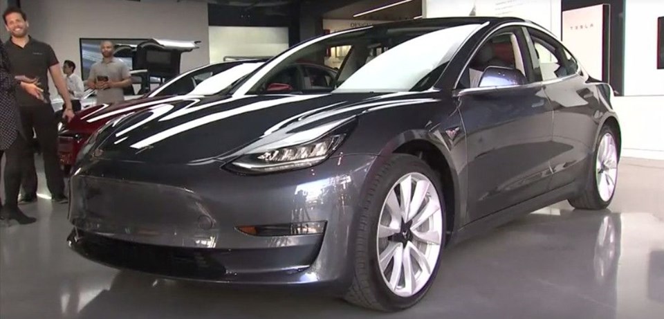 Tesla 'uygun fiyatlı' modelini piyasaya sundu - 1