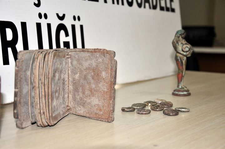 İbranice el yazmalı tarihi kitap ele geçirilid - 2