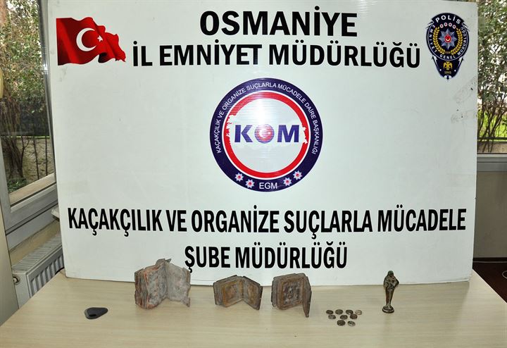 İbranice el yazmalı tarihi kitap ele geçirilid - 8