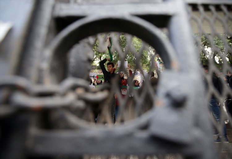 Cezayir'de sivil halk polisleri korudu - 21