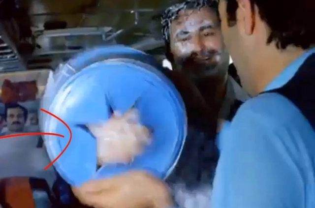 Filmlerin güldüren hataları - 26