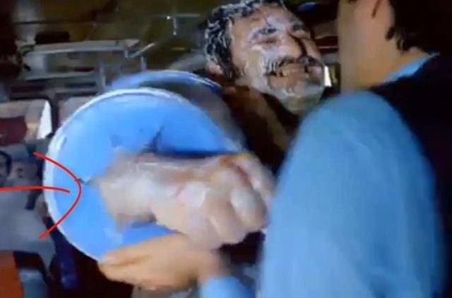 Filmlerin güldüren hataları - 27