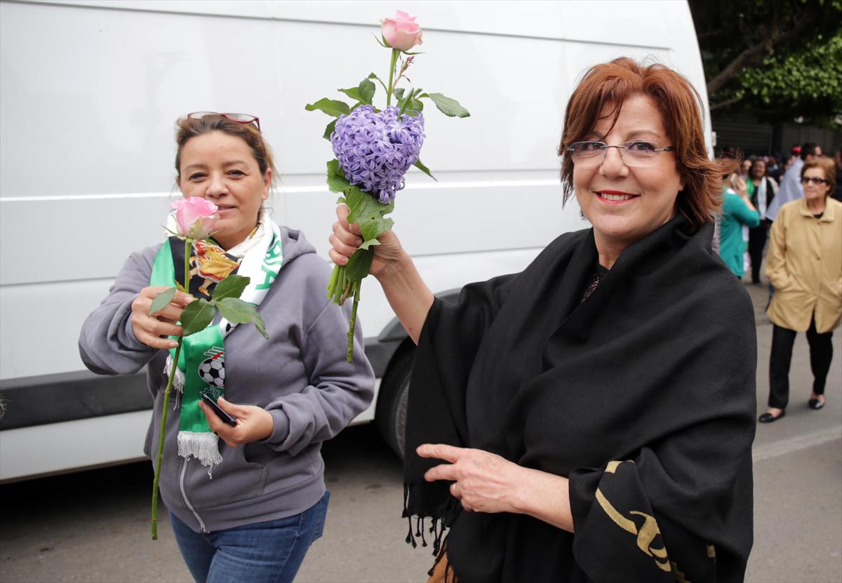 Cezayir'de Bouteflika karşıtı protestolarda 112 polis yaralandı - 2