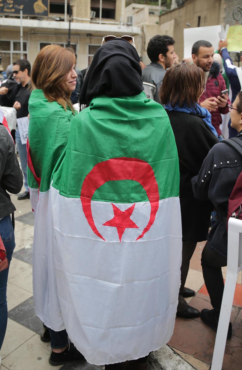 Cezayir'de Bouteflika karşıtı protestolarda 112 polis yaralandı - 4