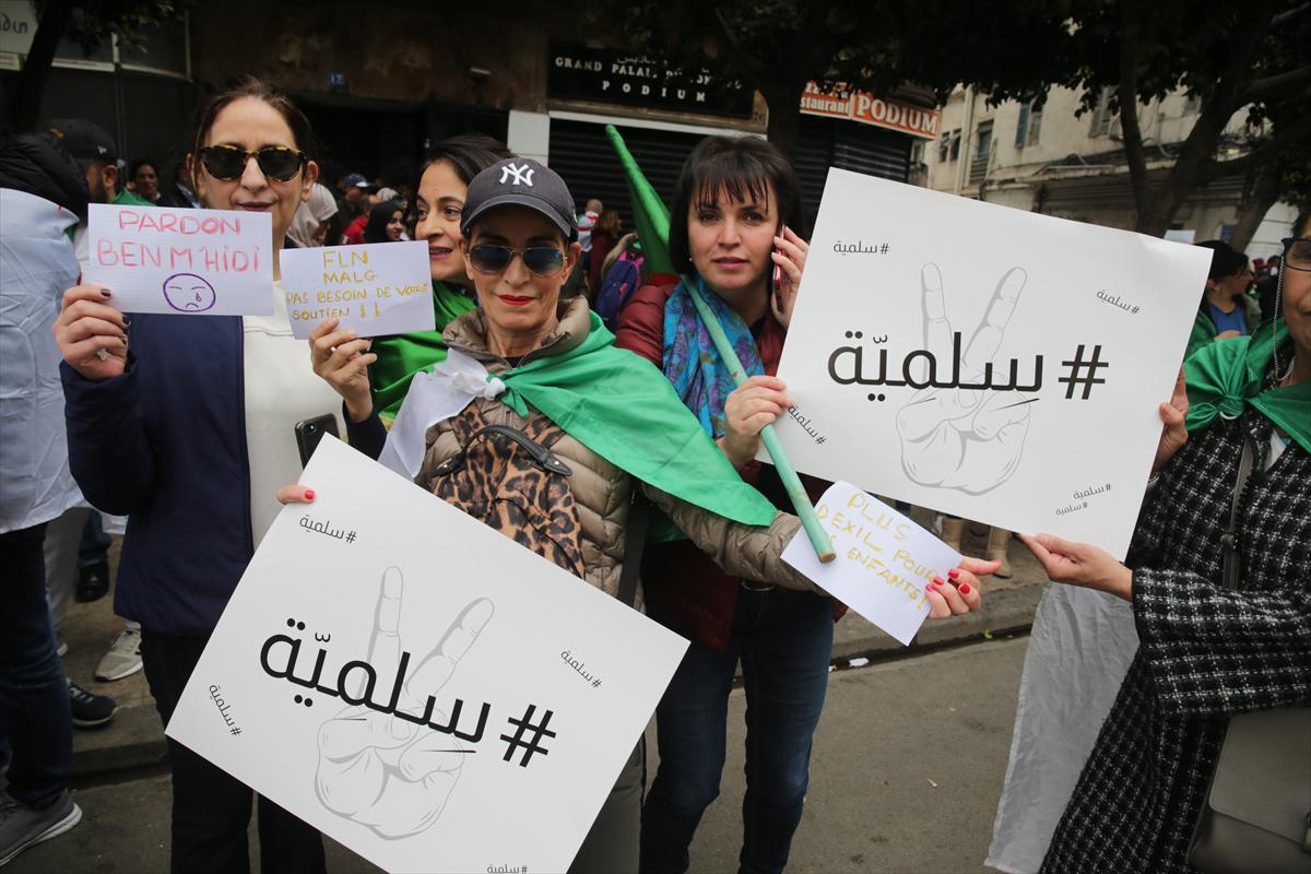 Cezayir'de Bouteflika karşıtı protestolarda 112 polis yaralandı - 5