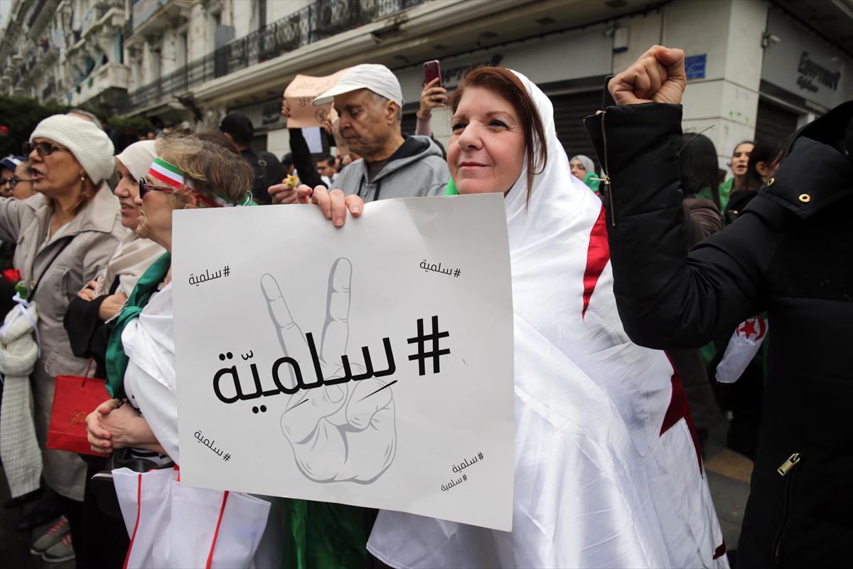 Cezayir'de Bouteflika karşıtı protestolarda 112 polis yaralandı - 8