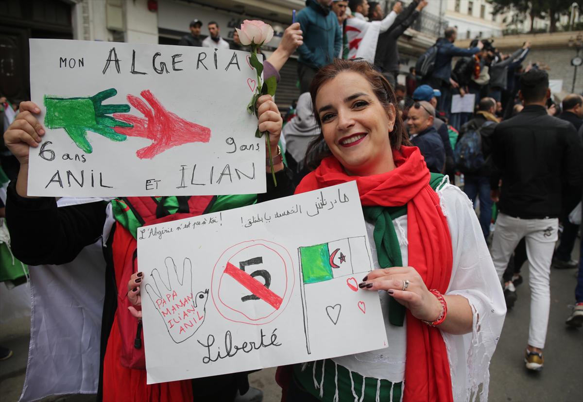 Cezayir'de Bouteflika karşıtı protestolarda 112 polis yaralandı - 12