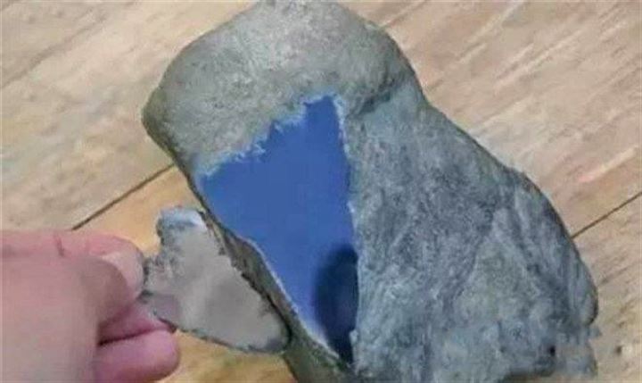 Yolda yürürken bulduğu taş servet değerinde çıktı - 4